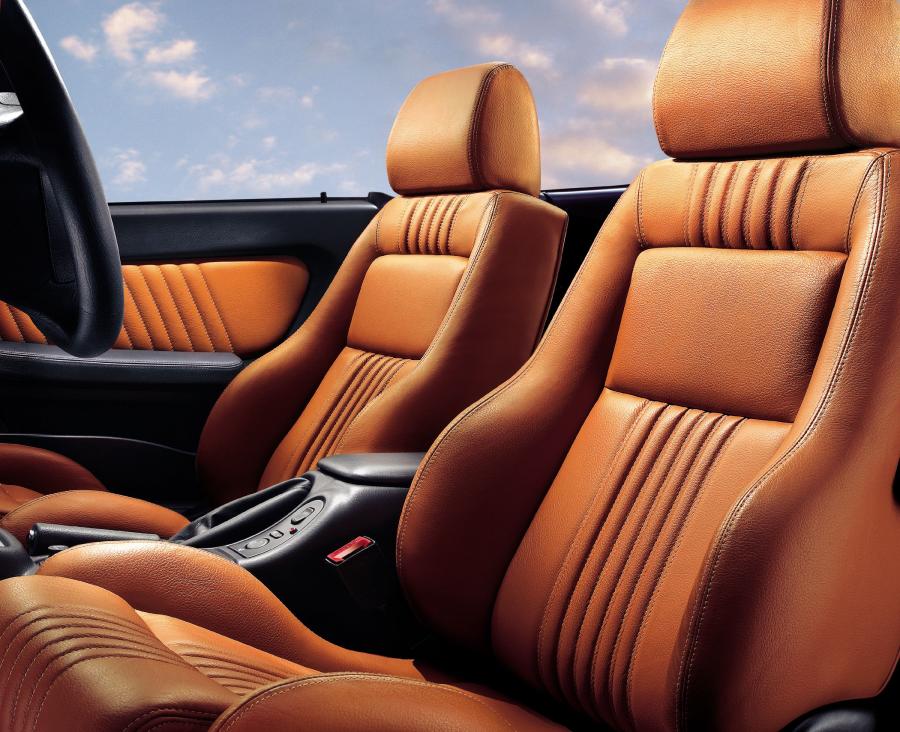 Интерьер Alfa Romeo Spider 2003 года  (WW) (фото 7 из 25)